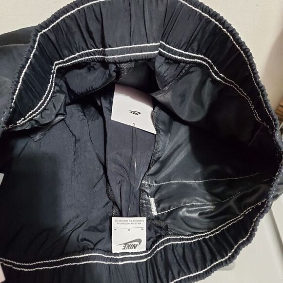 Nike Womens Sz Medium High Rise Shorts Loose Fit  Logo Black DM6752 010 NWT - Picture 4 of 9